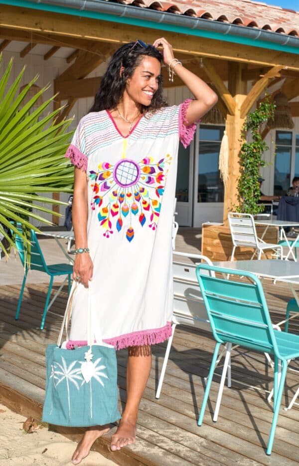 Robe de plage en coton rayonne, brodée et colorée