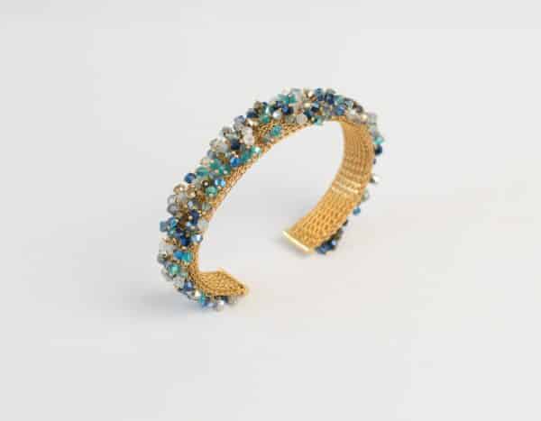 Bracelet rigide plaqué or et perles de Swarovski bleues